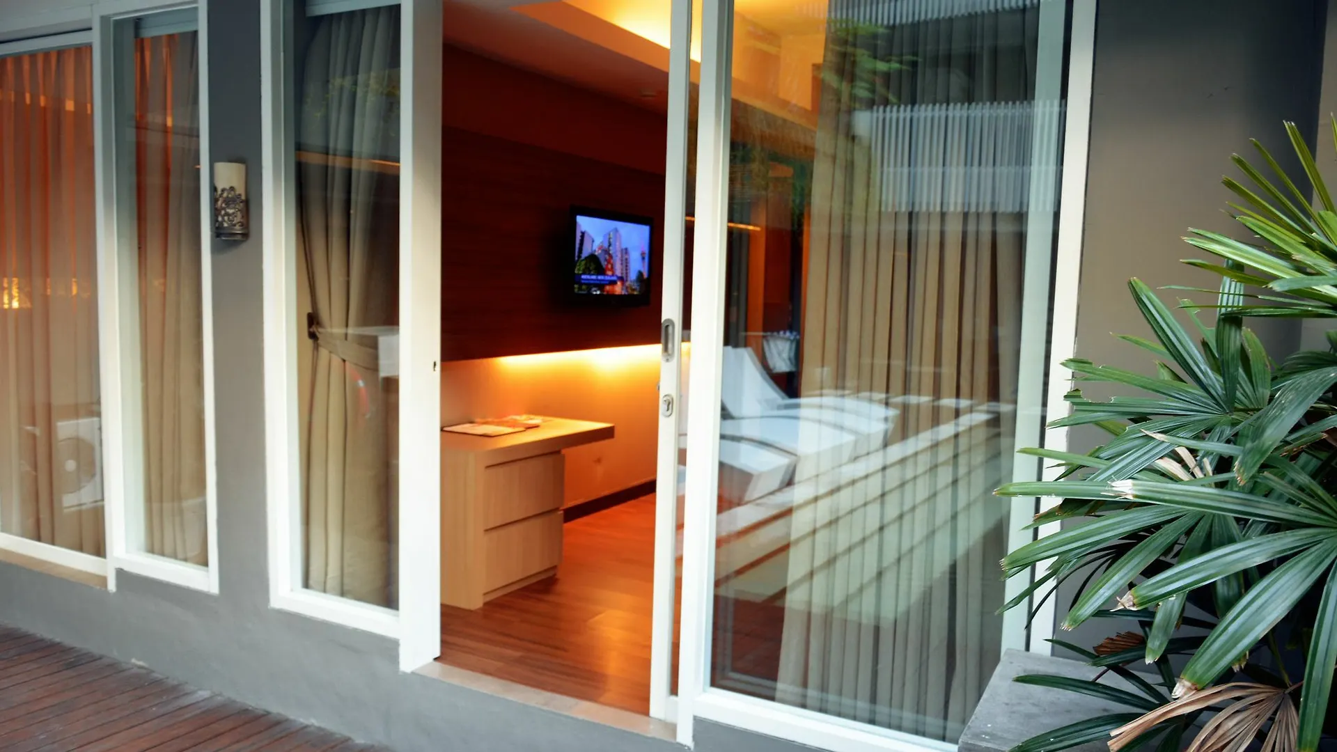 Hotel Ramada By Wyndham Bali Sunset Road Kuta Seminyak 4*,  Indonesia